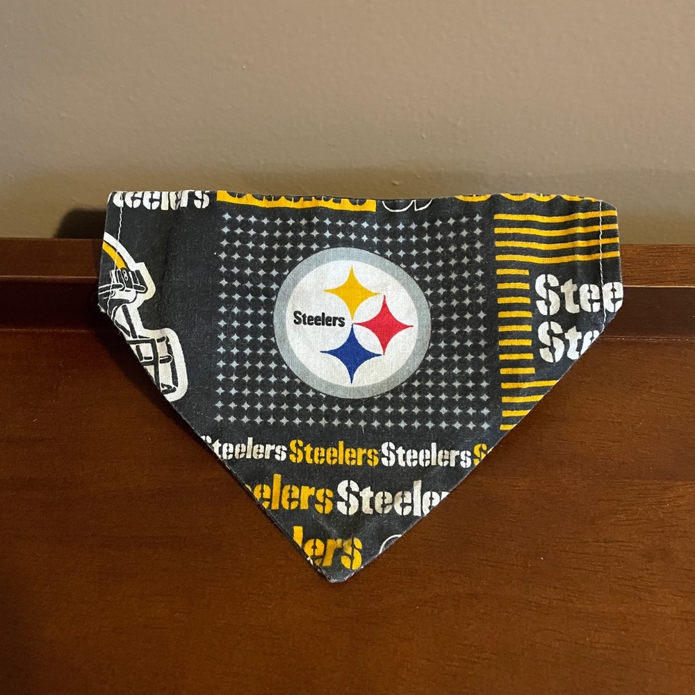 PITTSBURGH STEELERS PET SCARF / LIKE NEW